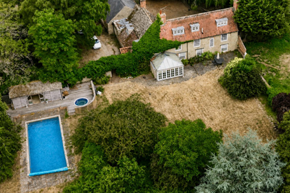 1 acre of Farmhouse for sale in Kingston Bagpuize with Southmoor