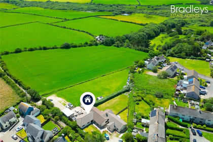1 acre of House with Land for sale in St. Buryan, Lamorna and Paul