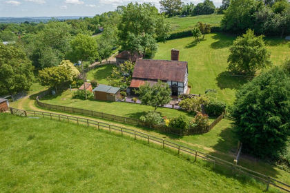 2 acres of Cottage for sale in Berrow