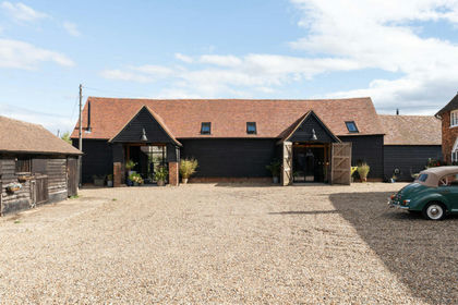 Barn Conversion for sale in Kimpton