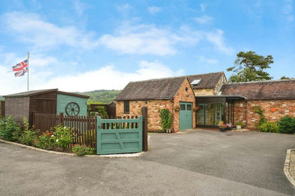 Barn Conversion for sale in Brookthorpe-with-Whaddon