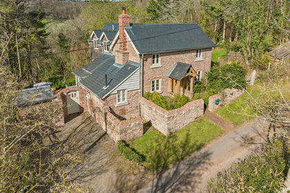 1 acre of Cottage for sale in Vowchurch