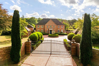 1.3 acres of Land for sale in Yardley Hastings