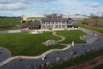 21.5 acres of Farmhouse for sale in Llangyndeyrn