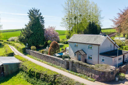 10 acres of Farmhouse for sale in Mitchel Troy