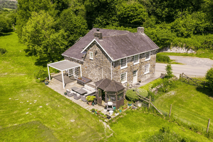 9 acres of House with Land for sale in Abernant