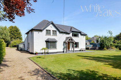 1 acre of House with Land for sale in Saughall and Shotwick Park