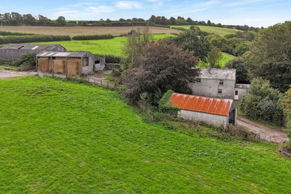 1.1 acres of Farmhouse for sale in Lanivet