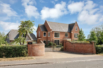 2.1 acres of House with Land for sale in Netherseal