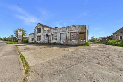 2 acres of House with Land for sale in Reston