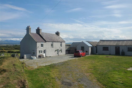 17.5 acres of Farmhouse for sale in Rhosyr