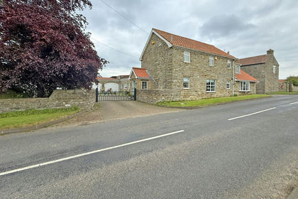 5 acres of House with Land for sale in Cloughton