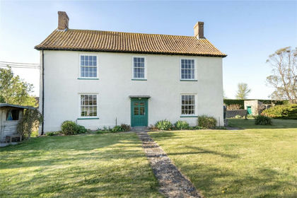 8.3 acres of Farmhouse for sale in Stogursey