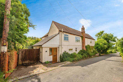 2 acres of Cottage for sale in Lickey and Blackwell