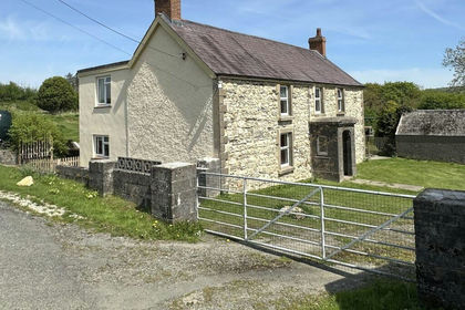 3.7 acres of House with Land for sale in Maenclochog