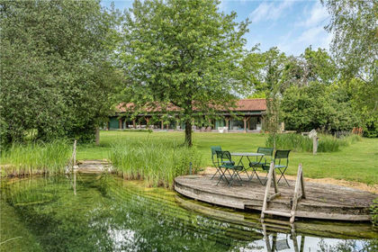 4 acres of House with Land for sale in Bletchingdon