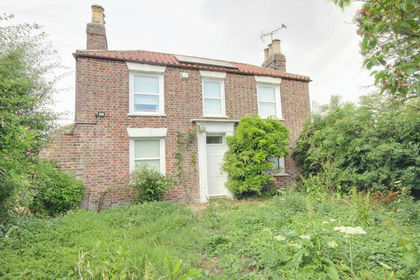 1 acre of House with Land for sale in Hutton Cranswick