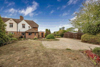 2.6 acres of House with Land for sale in Nuffield