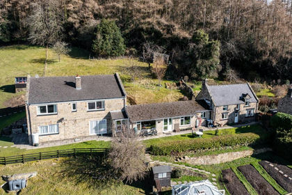 3.4 acres of House with Land for sale in Darley Dale