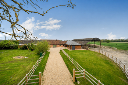 Barn Conversion for sale in Bourton