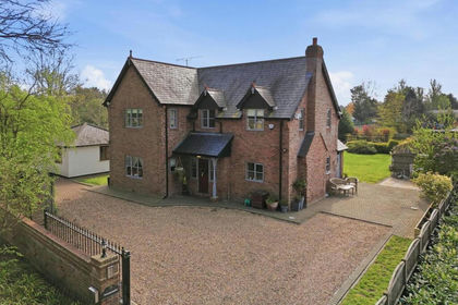 1.2 acres of House with Land for sale in Kelvedon Hatch