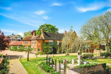 23.7 acres of Country Estate for sale in Newport Pagnell