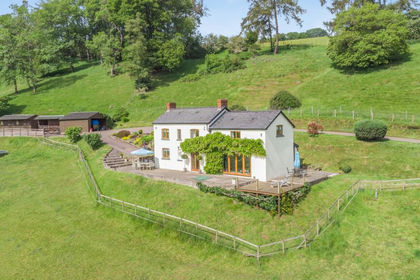 10.4 acres of Equestrian property for sale in Ganarew