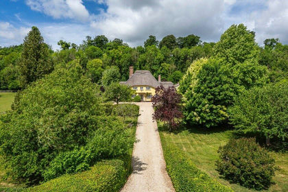 4.6 acres of Country Home for sale in Amesbury