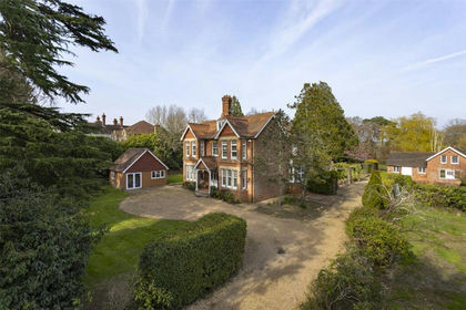 1.5 acres of House with Land for sale in East Hoathly with Halland
