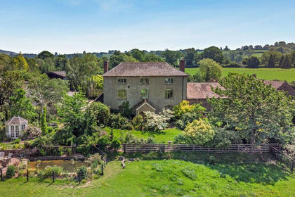 7 acres of Farmhouse for sale in Clee St. Margaret
