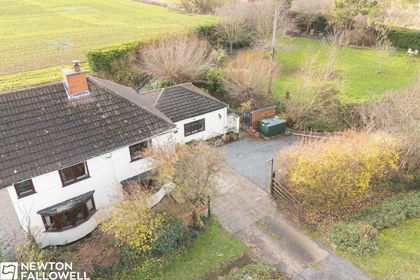 1 acre of Cottage for sale in Egmanton