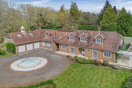 24 acres of House with Land for sale in North Horsham