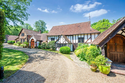 Barn Conversion for sale in Limpsfield