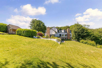 9.4 acres of House with Land for sale in Froxfield and Privett