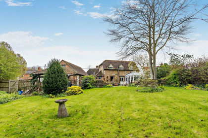 Land for sale in Tetsworth