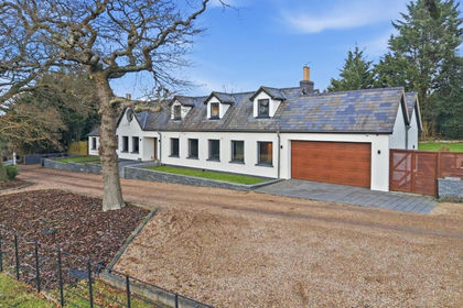 6 acres of House with Land for sale in Theydon Mount