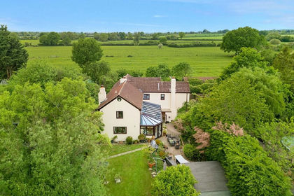 7.3 acres of House with Land for sale in Potterne