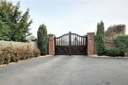 8.5 acres of Country Home for sale in Brickendon Liberty