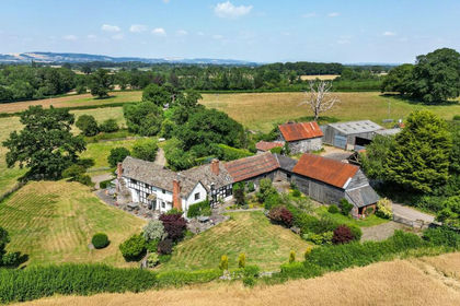 9 acres of Farmhouse for sale in Pembridge
