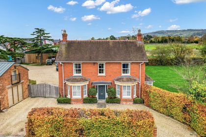 1 acre of House with Land for sale in Pershore
