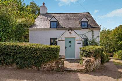 1.1 acres of House with Land for sale in Llangynidr