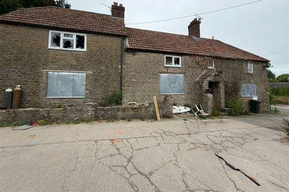 10 acres of Farmhouse for sale in Selwood