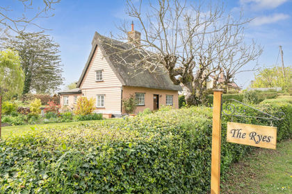 2 acres of Cottage for sale in Lawshall