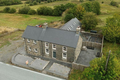 4.2 acres of Farmhouse for sale in Lledrod