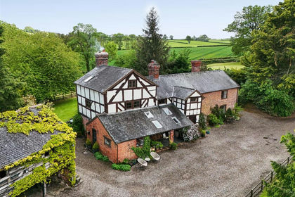 4 acres of Farmhouse for sale in Welshpool