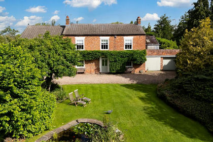 7 acres of Farmhouse for sale in Spaldington