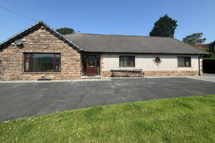 1.5 acres of House with Land for sale in Manordeilo and Salem