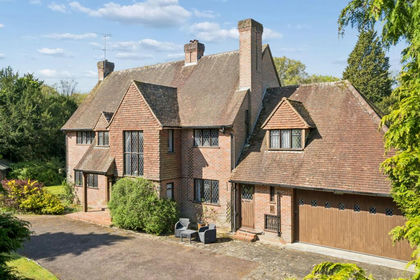 1 acre of House with Land for sale in Farnham Royal