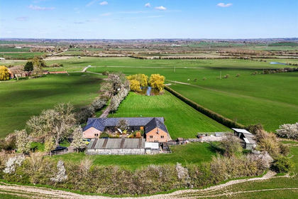 2.5 acres of Land for sale in Hogshaw