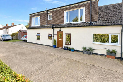 4 acres of Smallholding for sale in Deighton